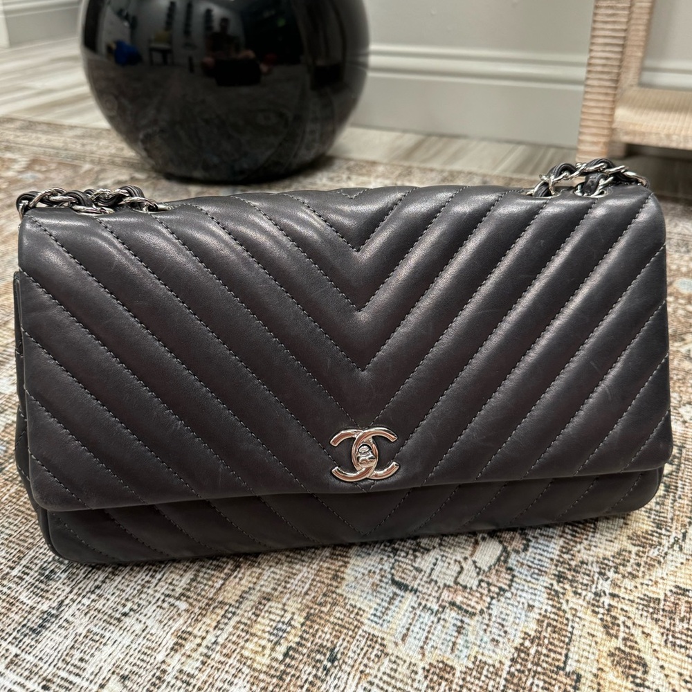 *SOLD* CHANEL Lambskin Surpique Chevron Quilted Single Flap Black - Picture 3 of 11